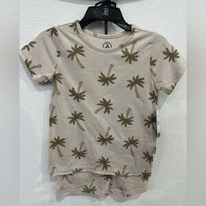 Volcom Beige Graphic T-Shirt & shorts